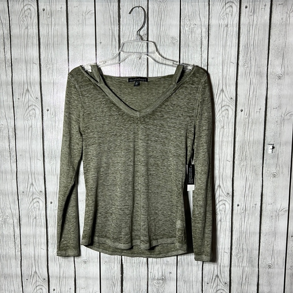 Derek heart green shoulder cutout top size Large